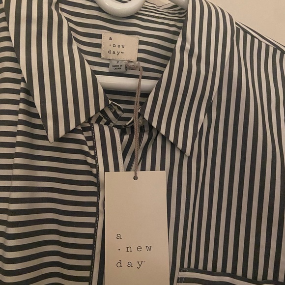 👗 NWT Striped Tie Dress 👗 - Picture 3 of 3